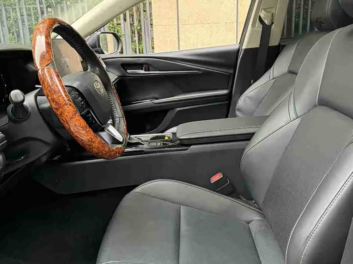 Фото 9 - Toyota Camry