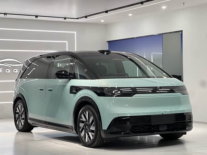 Фото 2 - Zeekr Mix