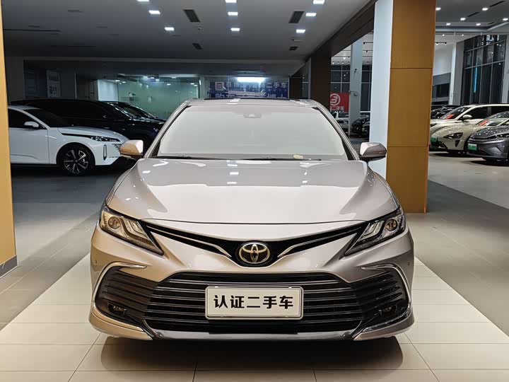 Фото 3 - Toyota Camry