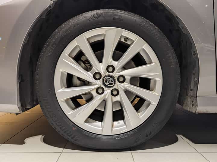 Фото 5 - Toyota Camry