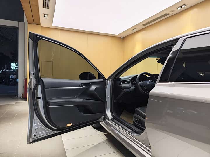 Фото 7 - Toyota Camry