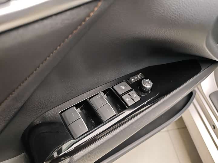 Фото 9 - Toyota Camry