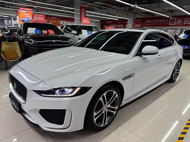 Фото 1 - Jaguar XE L