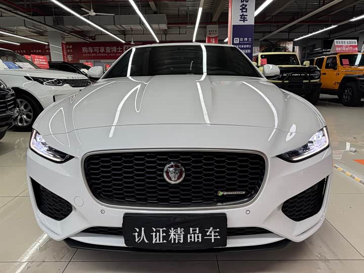 Фото 2 - Jaguar XE L