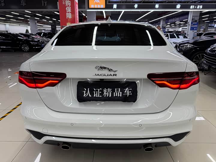 Фото 4 - Jaguar XE L