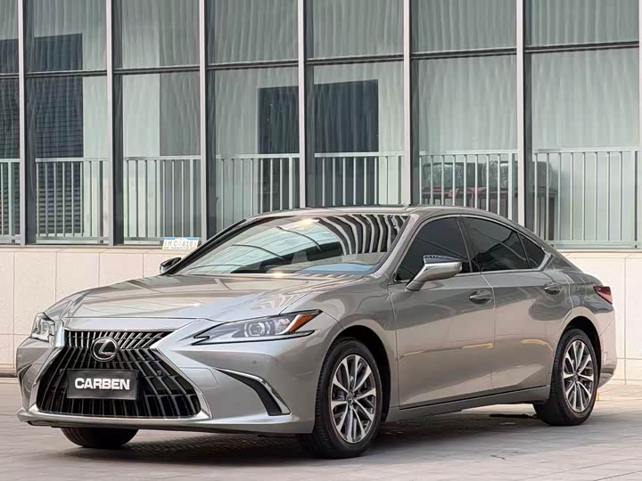 Фото 1 - Lexus ES