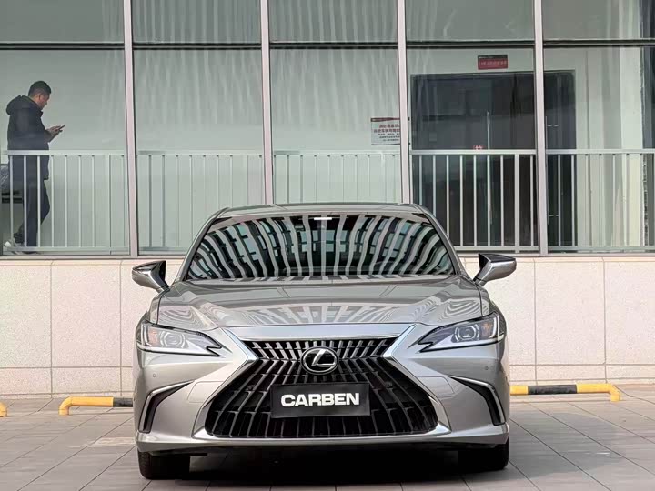 Фото 2 - Lexus ES