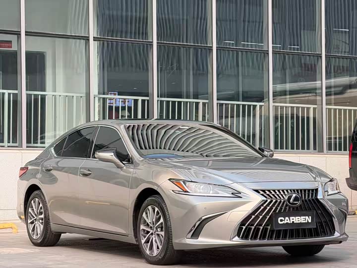 Фото 3 - Lexus ES