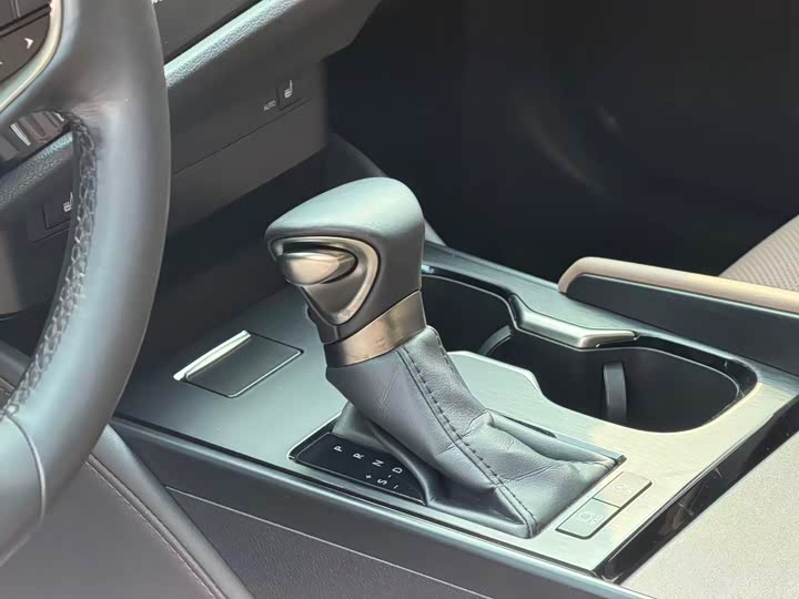 Фото 5 - Lexus ES