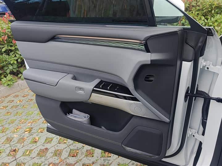 Фото 7 - Zeekr 7X