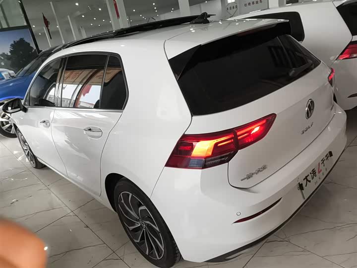 Фото 5 - Volkswagen Golf