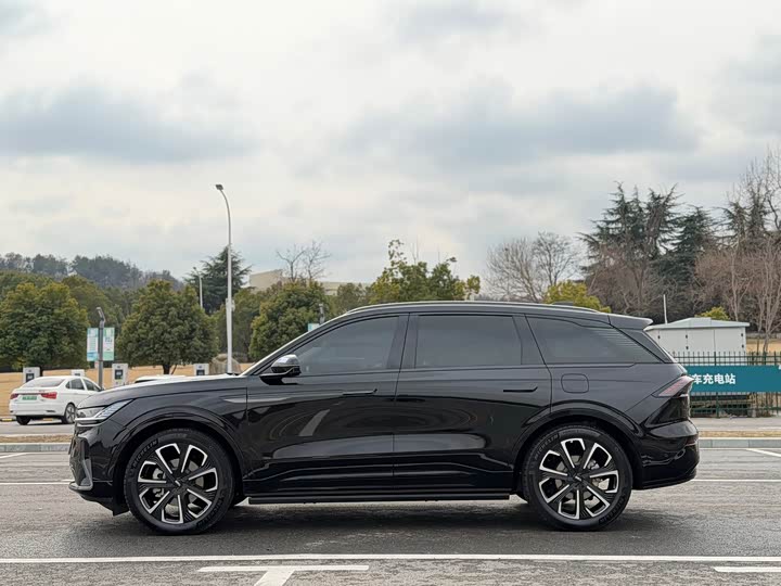 Фото 4 - Lincoln Nautilus