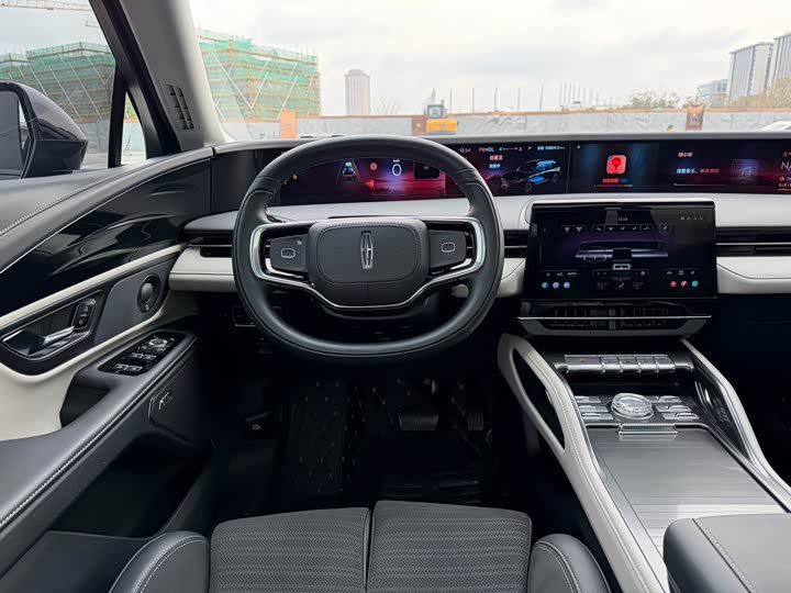 Фото 8 - Lincoln Nautilus