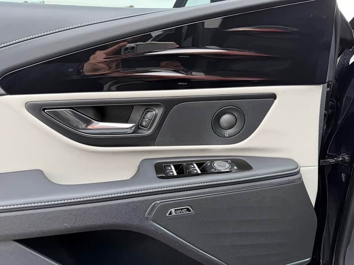 Фото 9 - Lincoln Nautilus