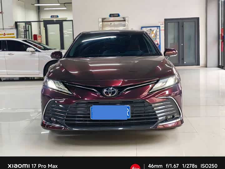 Фото 2 - Toyota Camry
