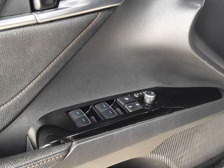 Фото 6 - Toyota Camry