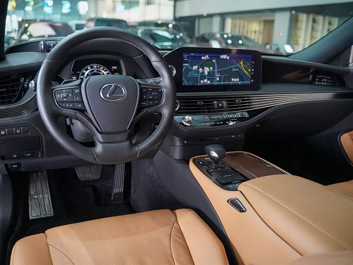 Фото 2 - Lexus LS