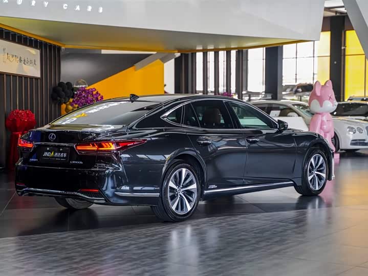 Фото 4 - Lexus LS