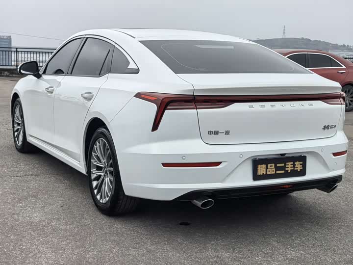 Фото 9 - Bestune B70