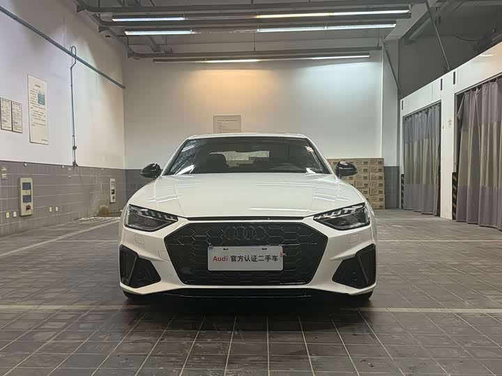 Фото 2 - Audi A4L