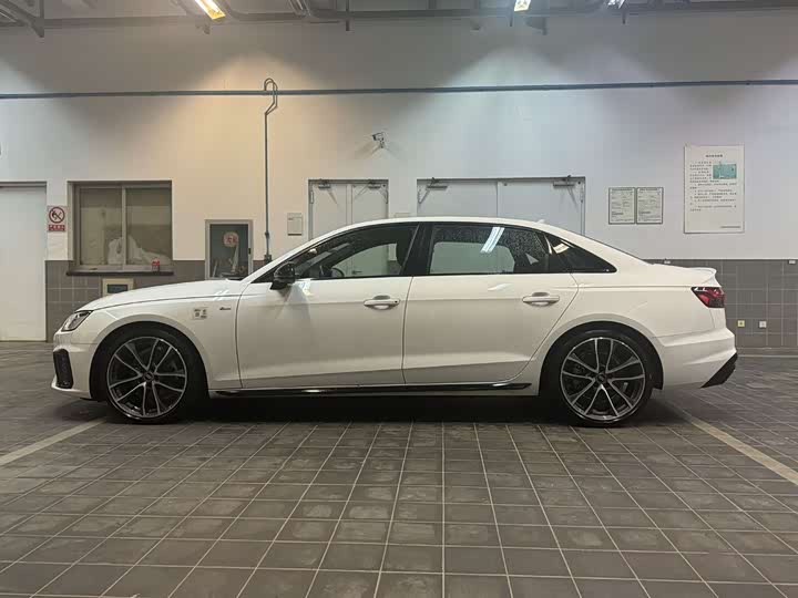 Фото 4 - Audi A4L