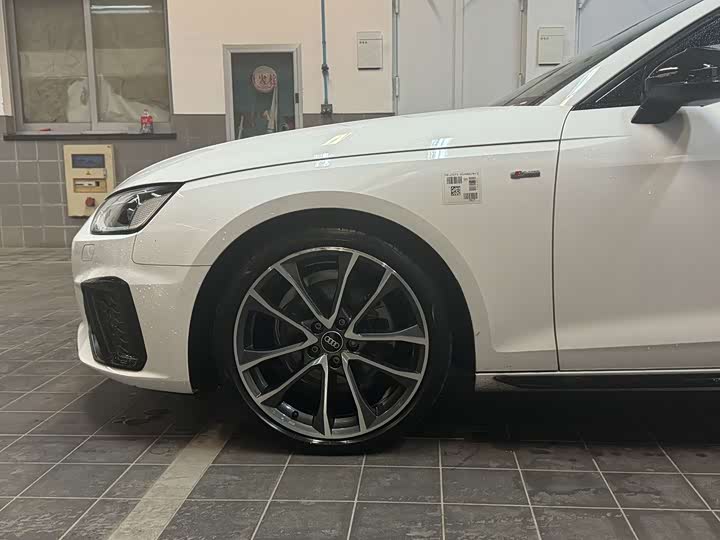 Фото 5 - Audi A4L