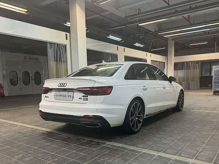 Фото 6 - Audi A4L