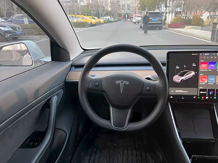 Фото 6 - Tesla Model 3