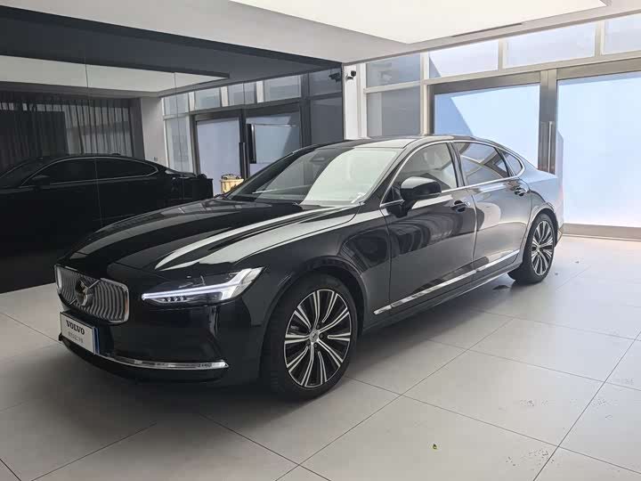 Фото 1 - Volvo S90