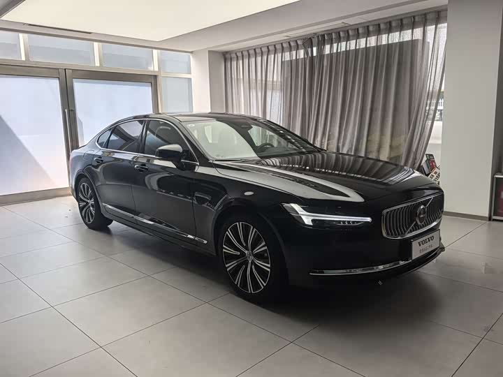 Фото 3 - Volvo S90
