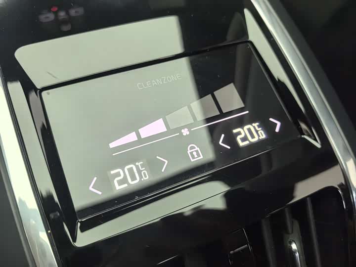 Фото 9 - Volvo S90