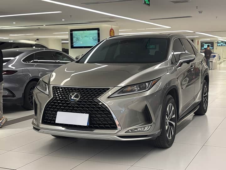 Фото 1 - Lexus RX