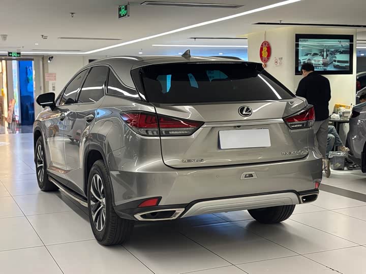 Фото 6 - Lexus RX