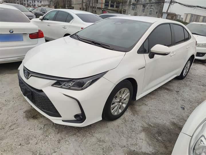 Фото 2 - Toyota Corolla