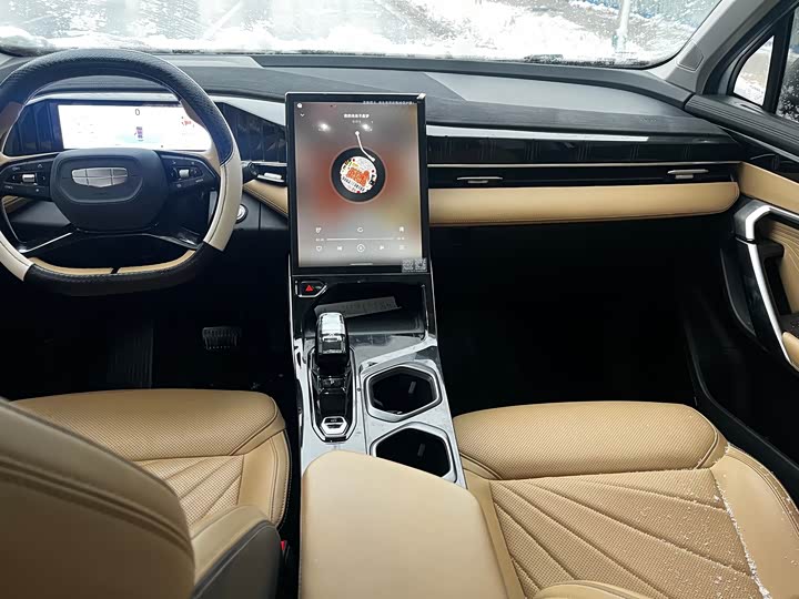 Фото 5 - Geely Atlas L