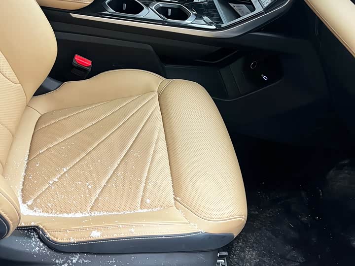 Фото 6 - Geely Atlas L