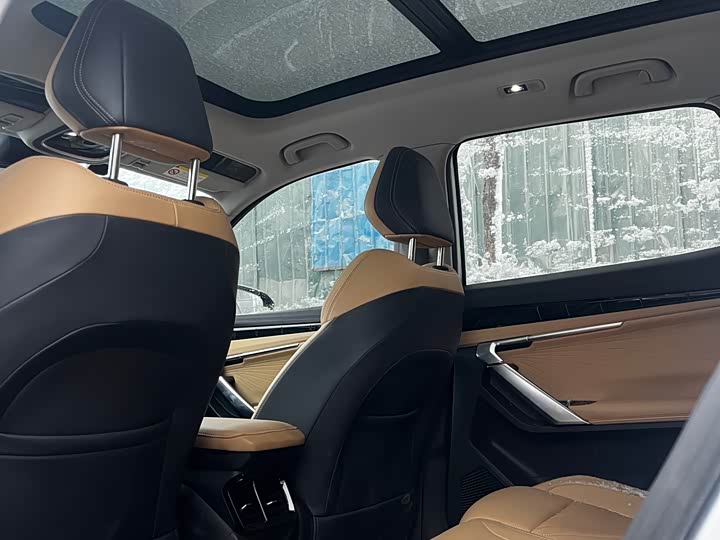 Фото 7 - Geely Atlas L