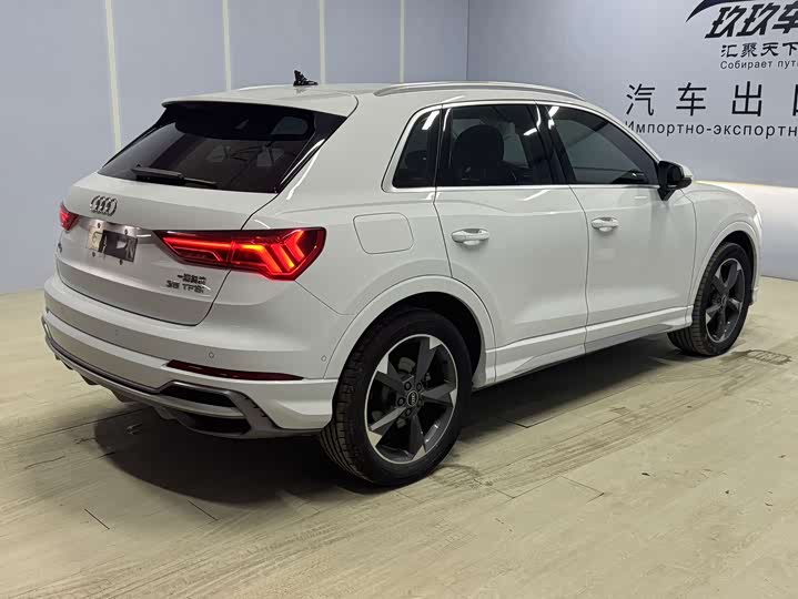 Фото 4 - Audi Q3