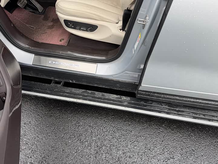 Фото 8 - Denza N9