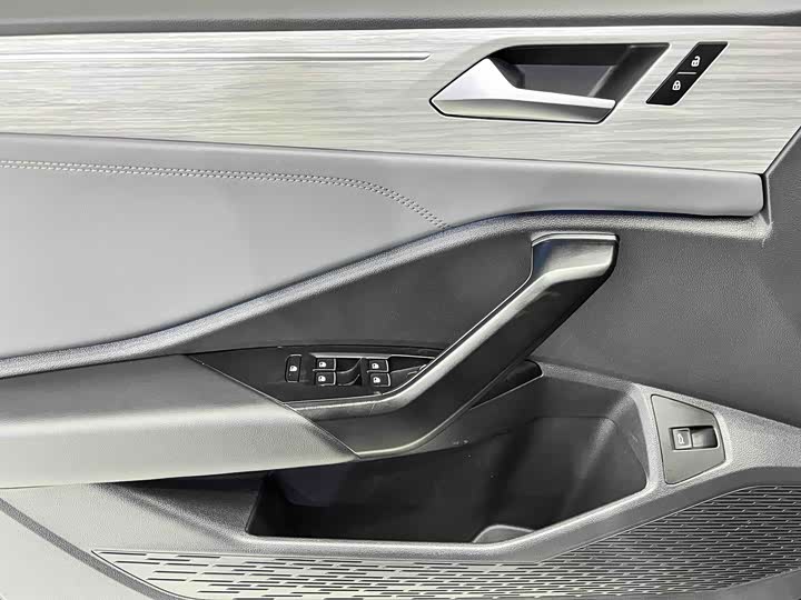 Фото 7 - Volkswagen Sagitar L