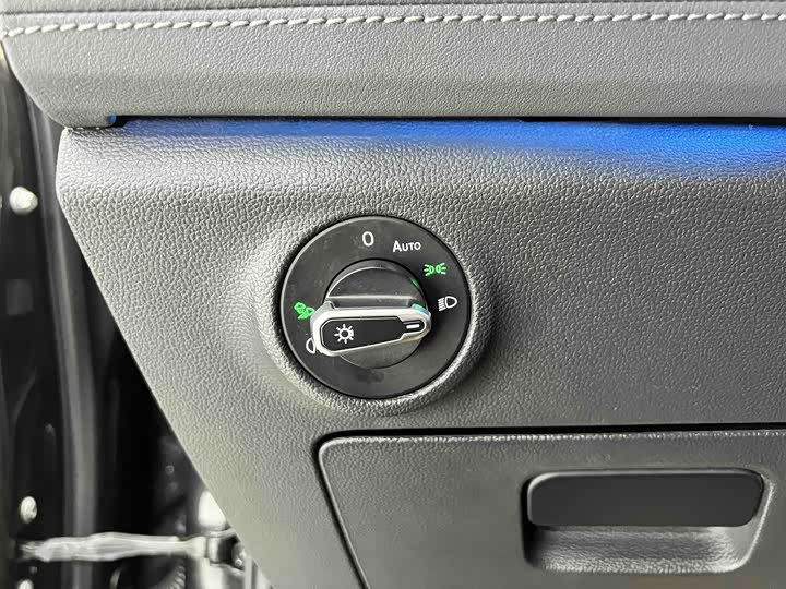 Фото 9 - Volkswagen Sagitar L