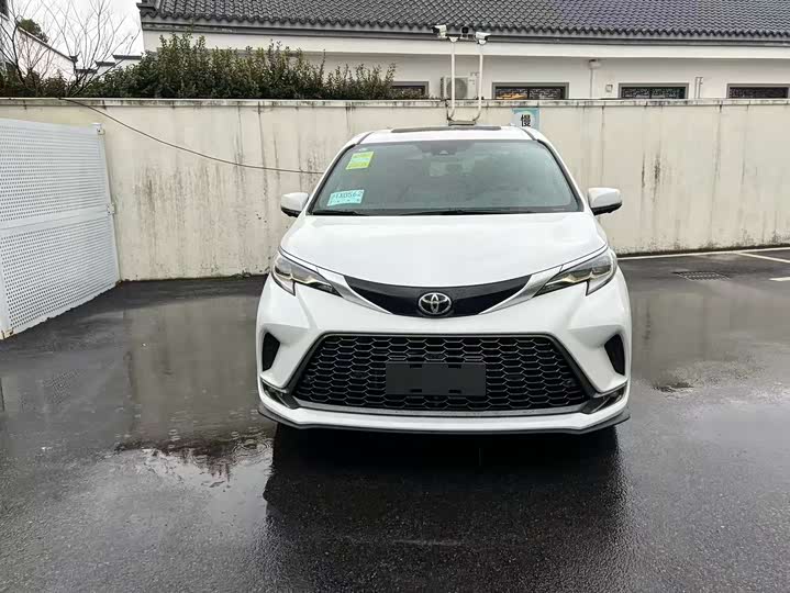 Фото 2 - Toyota Granvia