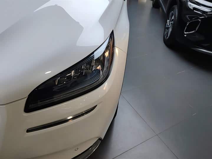 Фото 5 - Lincoln Corsair