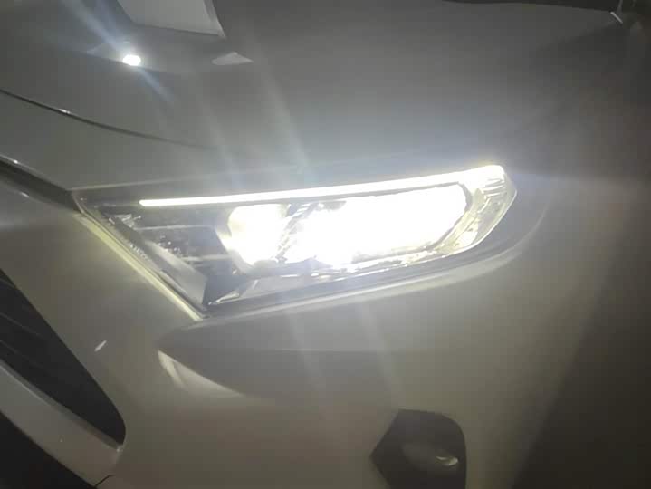 Фото 5 - Toyota RAV4