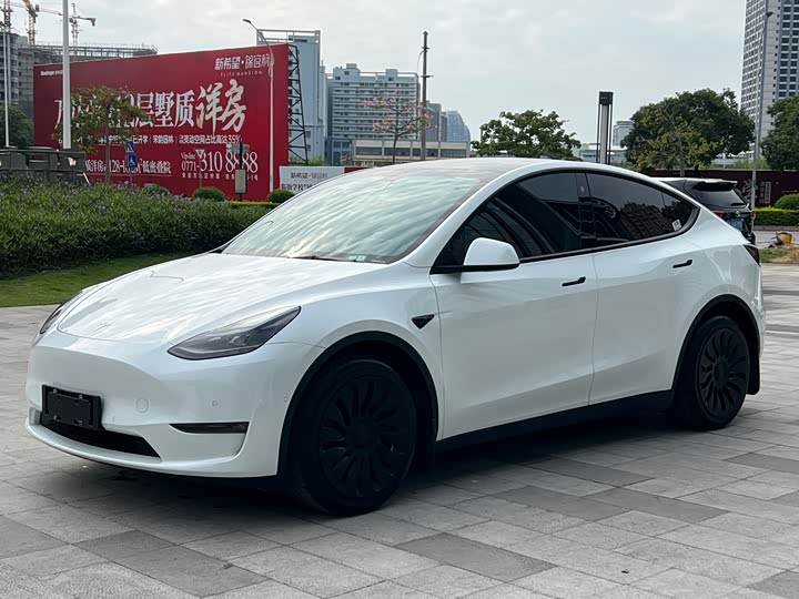 Фото 1 - Tesla Model Y