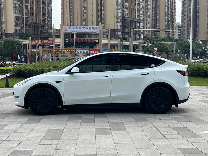 Фото 3 - Tesla Model Y