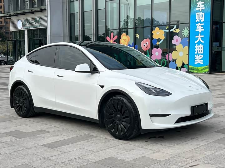Фото 6 - Tesla Model Y
