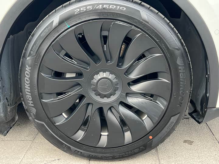 Фото 8 - Tesla Model Y