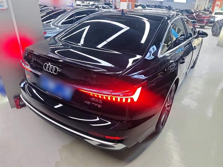 Фото 7 - Audi A6L