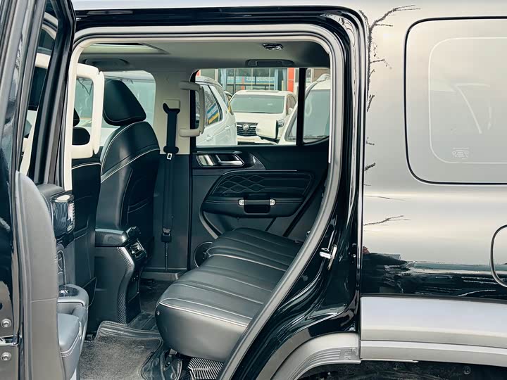 Фото 9 - Tank 300